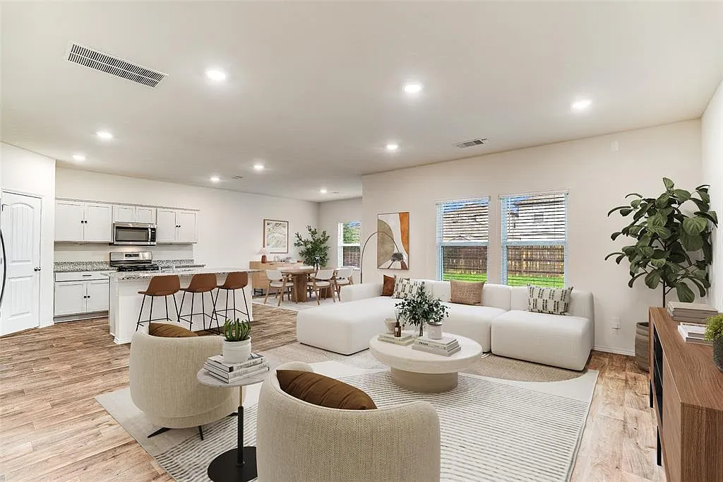 4 bed, 3.0 bath, 2590 sqft, $2,195 — Photo 3