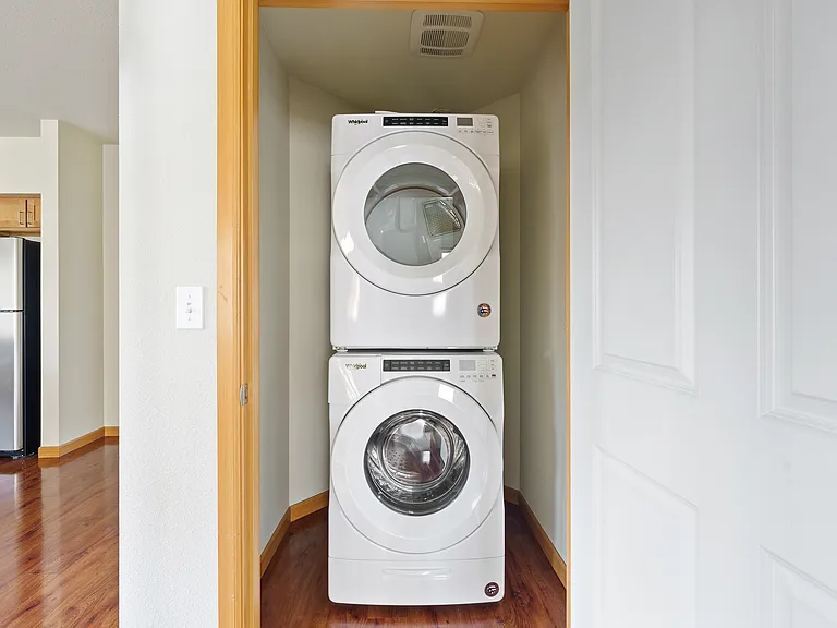 Shangri La Apartments — Photo 30