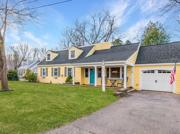 5 Rainbow Ln, Weymouth, MA 02190
