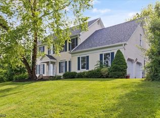 8 Woodhouse Way, Washington, NJ 07882