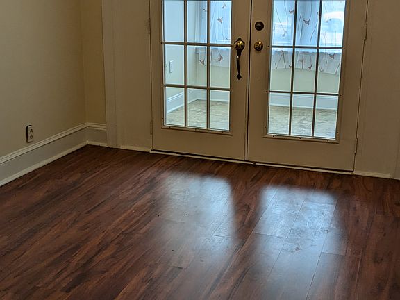 Entrance to sitting room