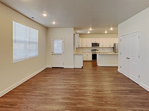 5th image of 1358 E White St
