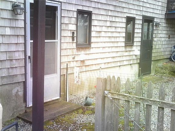 3rd image of 30 W Warwick Ave