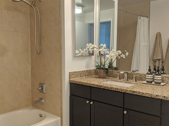 4th image of 175 W Saint James St #1300