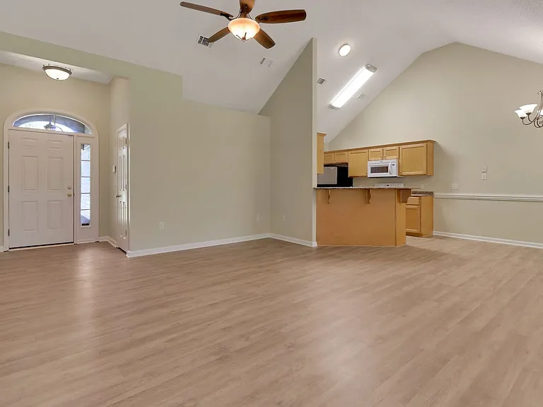 836 Laurel Hill Cir — Photo 6