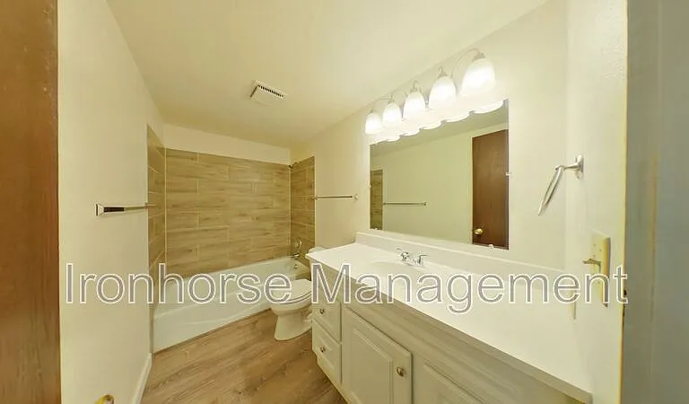 801 W Villard St #33 — Photo 7