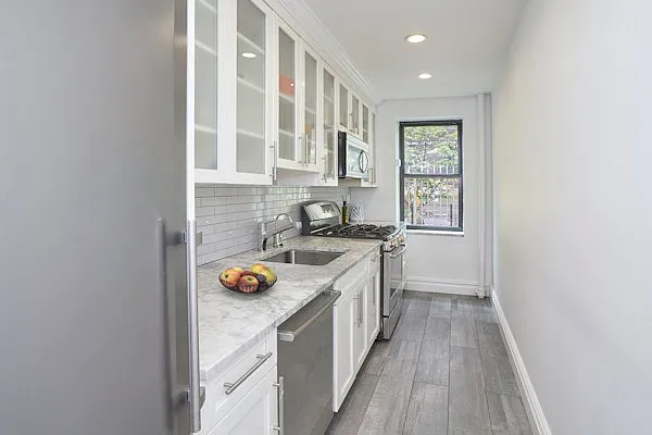 402 E 74th St #4G — Photo 3