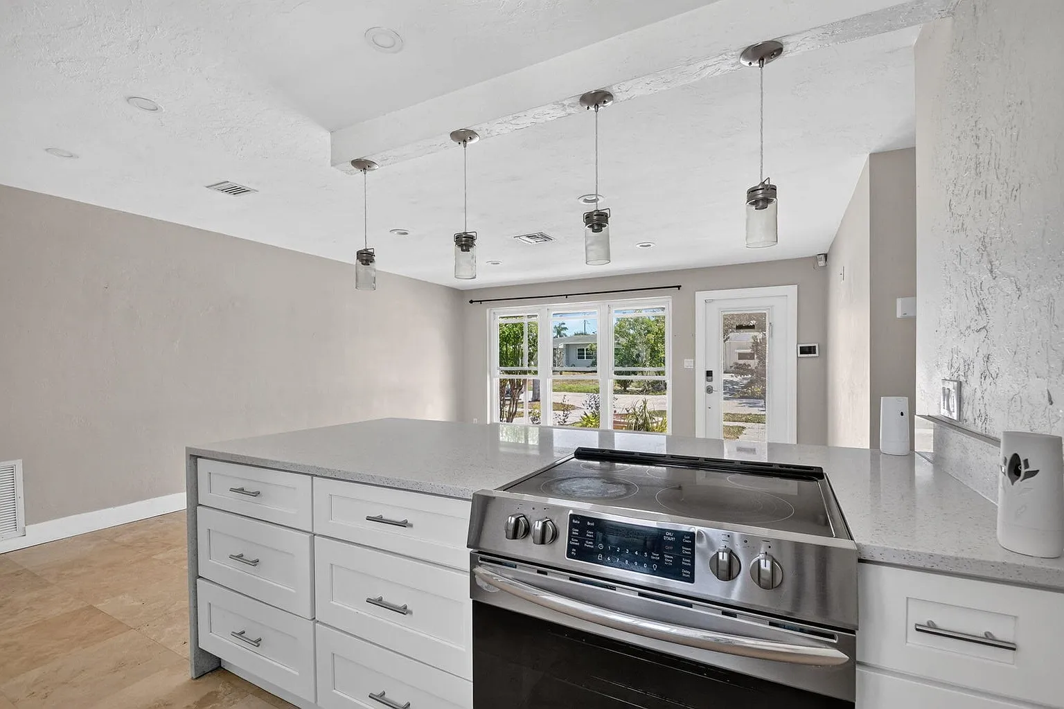3 bed, 1248 sqft, $3,100 — Photo 3