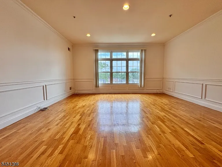 1677 Springfield Ave #13 — Photo 2