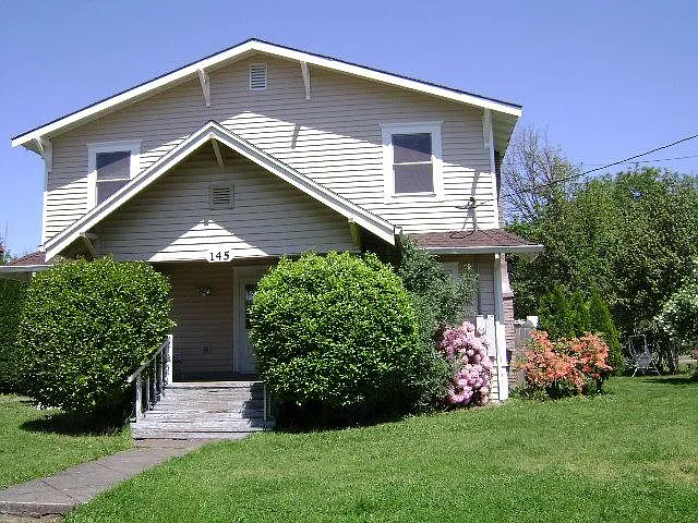 145 NE Jackson St photo 1