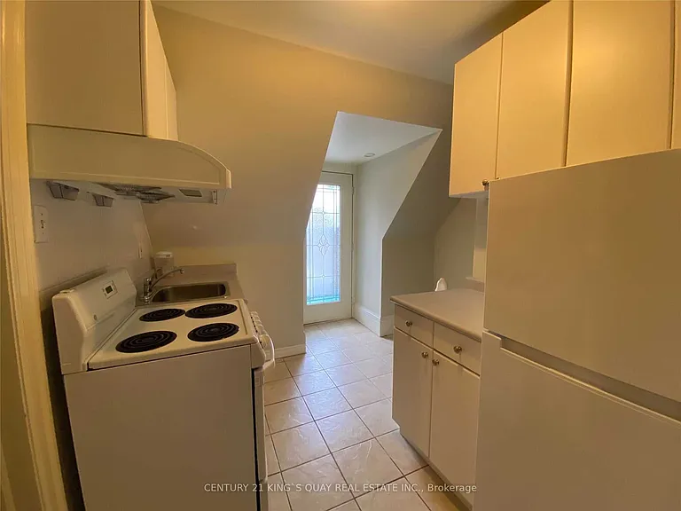154 Sorauren Ave #3 — Photo 4