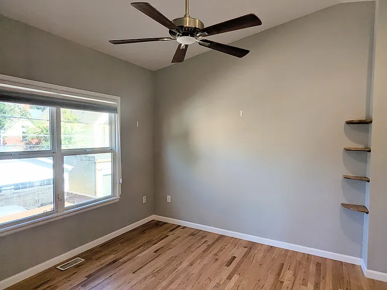 956 N Washington St — Photo 14