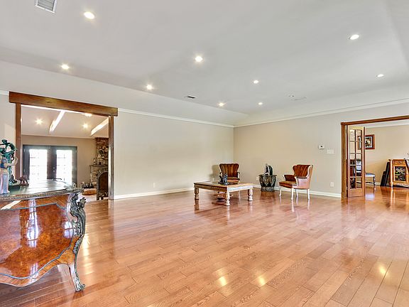 5th image of 11255 Kling St