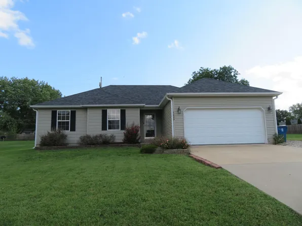 1600 W Locust Street, Bolivar, MO 65613