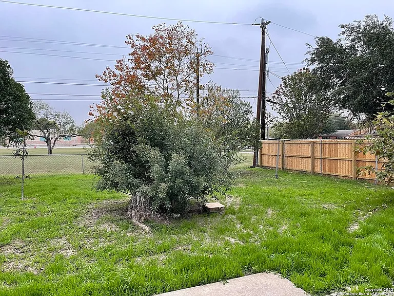 9007 Yett Ave — Photo 11