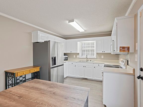 4th image of 141 Caroway Ct