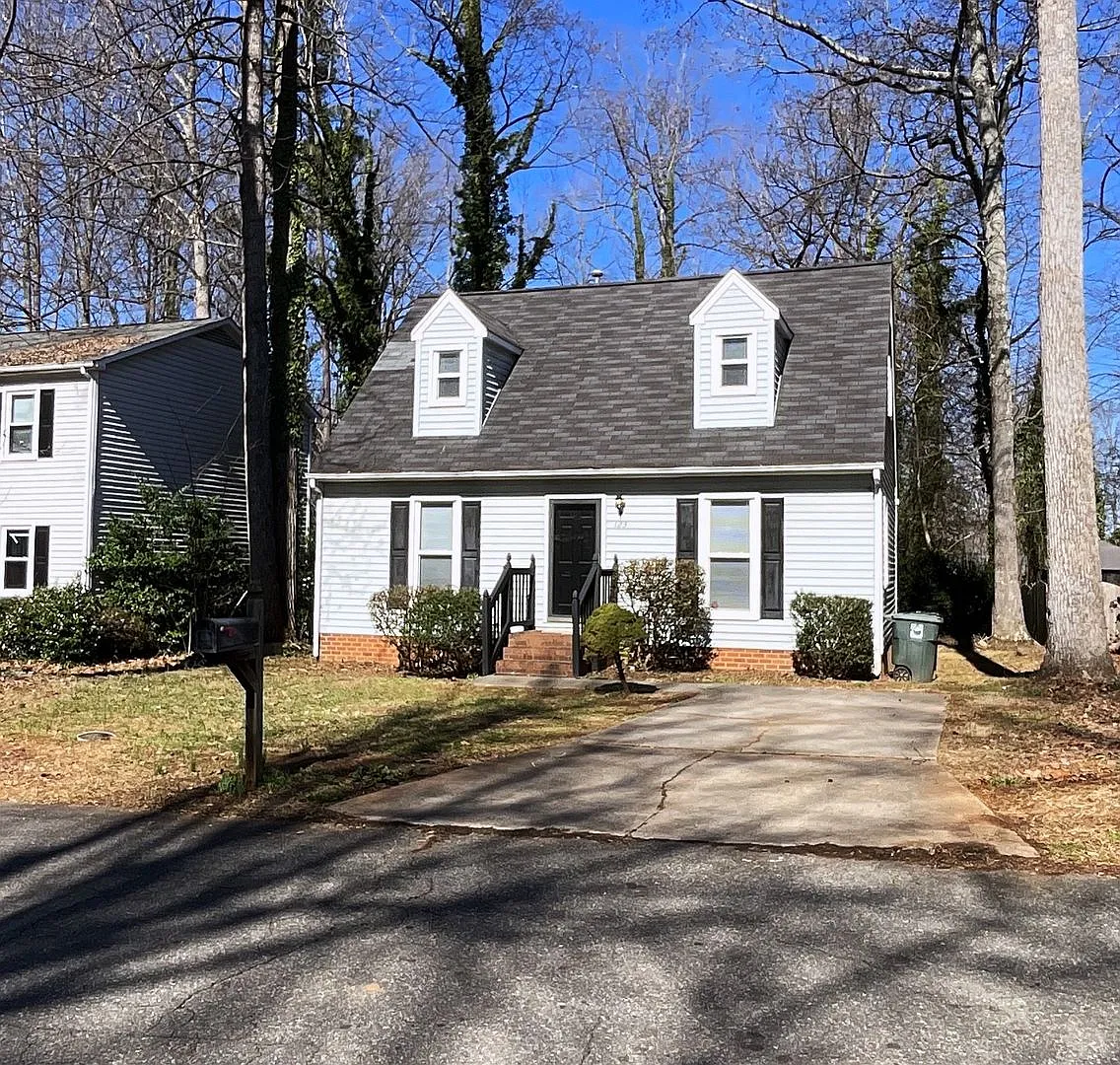 Spacious 2 story 3 Bed, 2 bath Home! — Photo 1