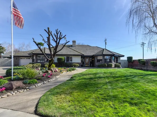 14166 Oak Point Dr, Lockeford, CA 95237