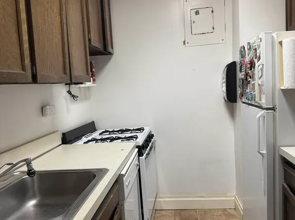 245 East 54th Street image 7 of 8