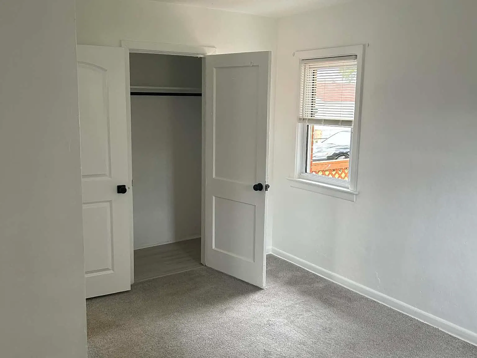 3 bed, 1055 sqft, $2,350 — Photo 4