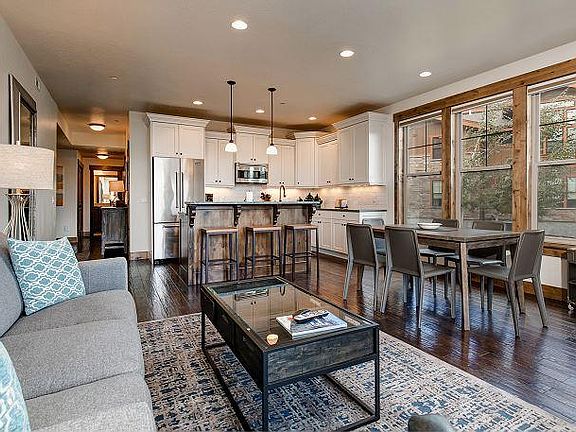 3rd image of 9855 N Vista Dr Unit 101