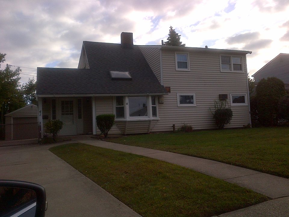 xtra lvng spce AND garage!