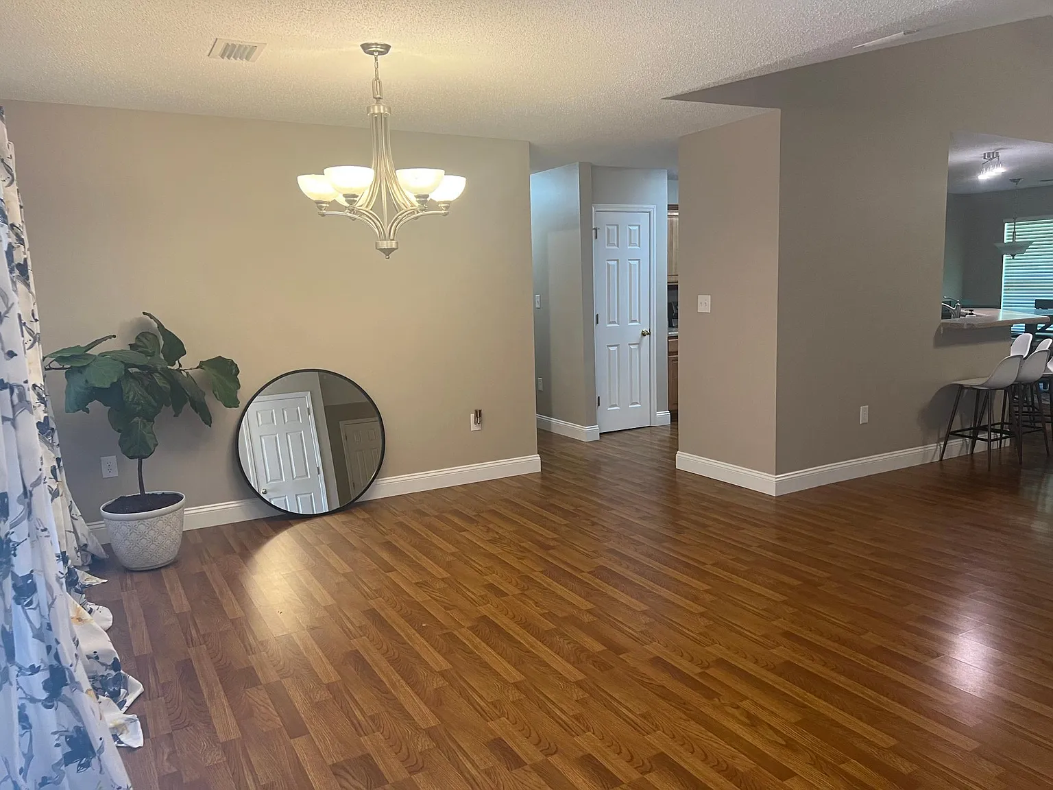 4 bed, 2375 sqft, $2,100 — Photo 3
