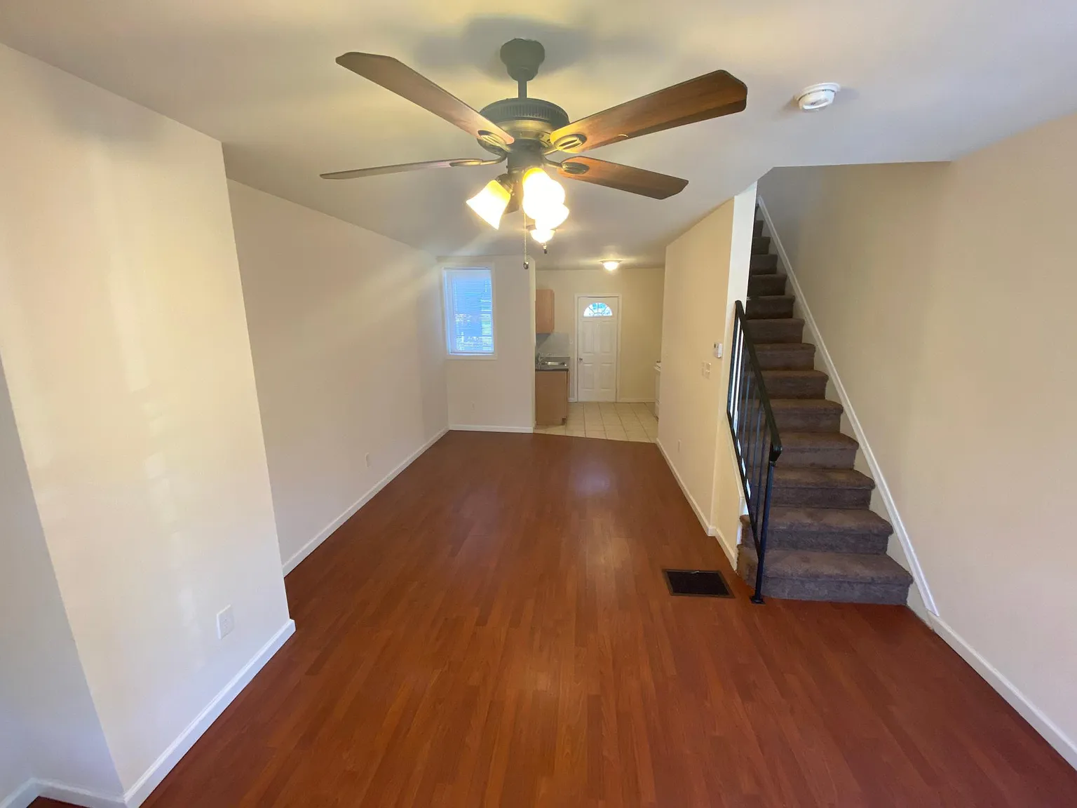 161 N Robinson St photo 1
