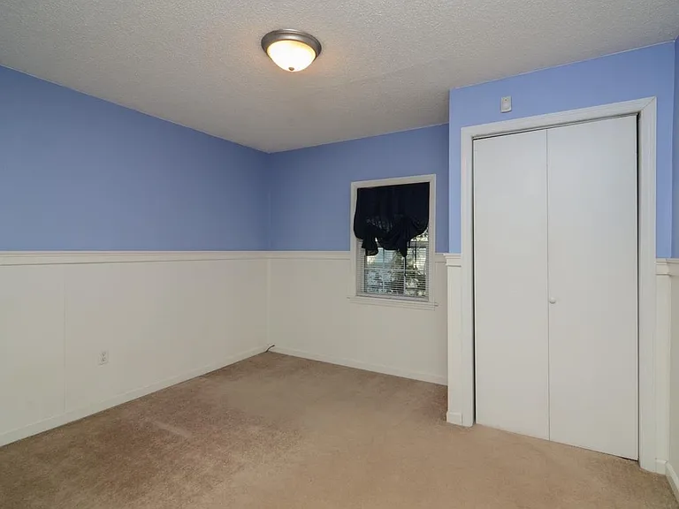 1542 Douglas Ave — Photo 13