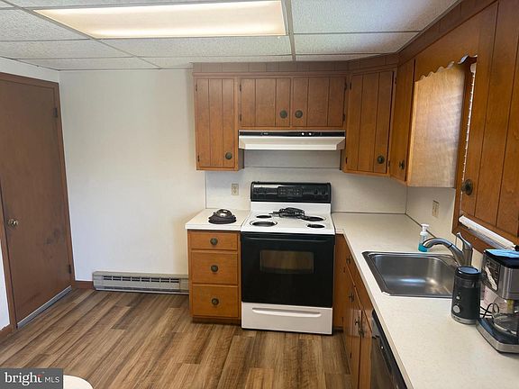 5th image of 529 Linden St