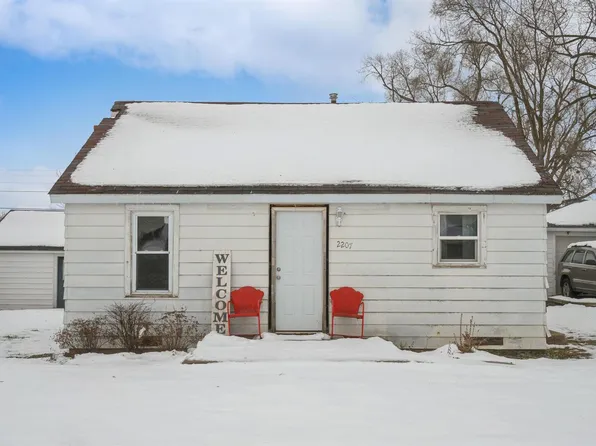 2207 4th St, Fulton, IL 61252