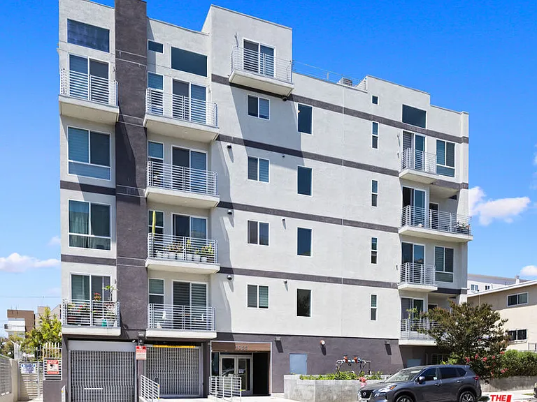 1055 S Serrano Ave #505 — Photo 2