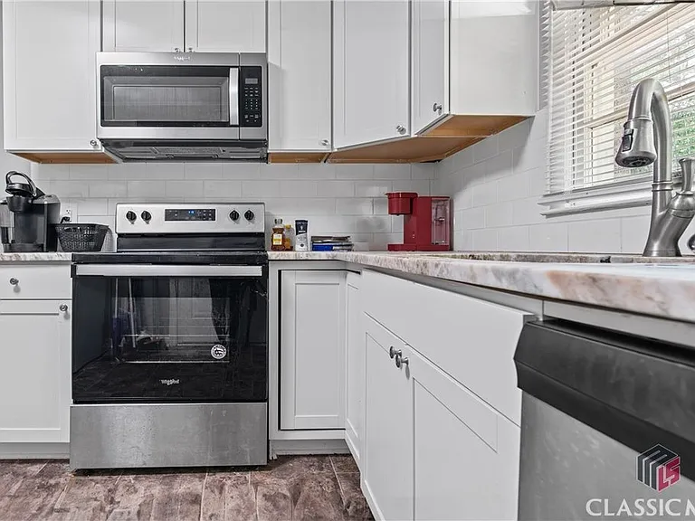 135 Hillside St — Photo 10