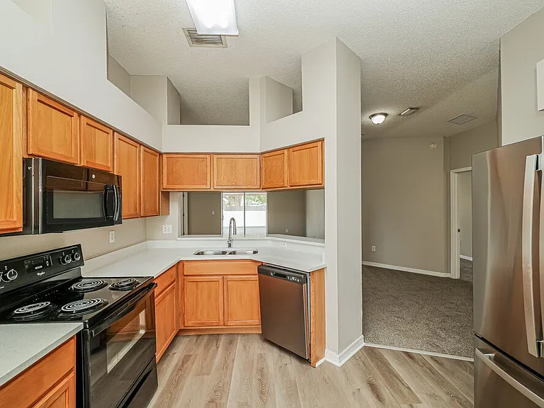 11025 Whittney Chase Dr — Photo 5