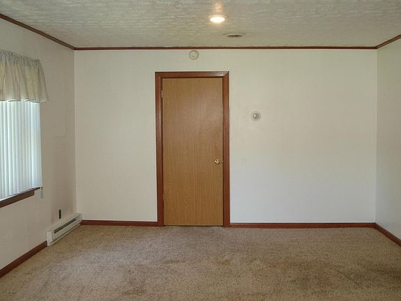 4th image of 16772 Brussells St