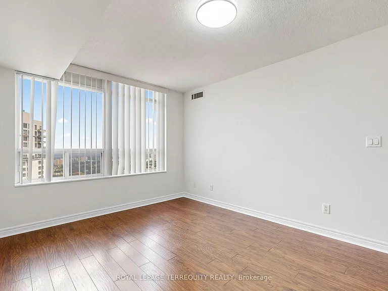 310 Burnhamthorpe Rd W #2810 — Photo 37