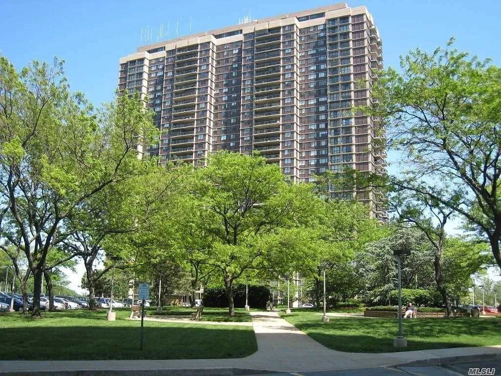 27010 Grand Central Pkwy APT 12N photo 1