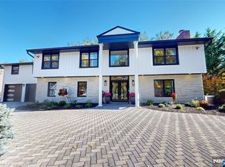 16 Columbine Rd, Paramus, NJ 07652