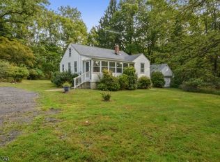 8 Old Mill Rd, Chester, NJ 07930