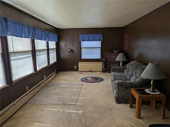 3rd image of 300 W Lincoln St