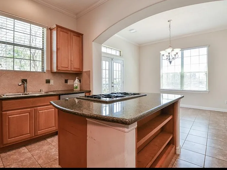 8002 Stoneyway Dr — Photo 12