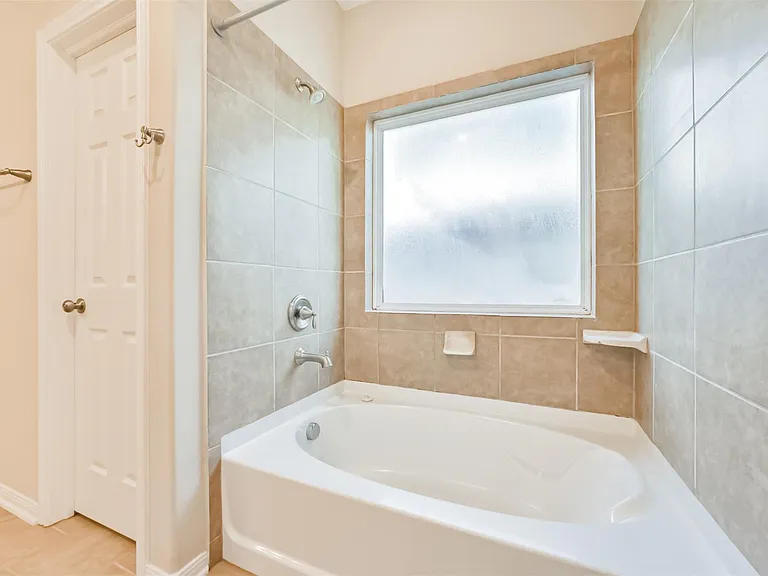 5305 Avenue J — Photo 16
