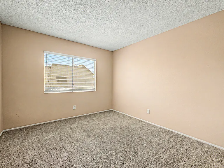 5847 N 48th Dr — Photo 16