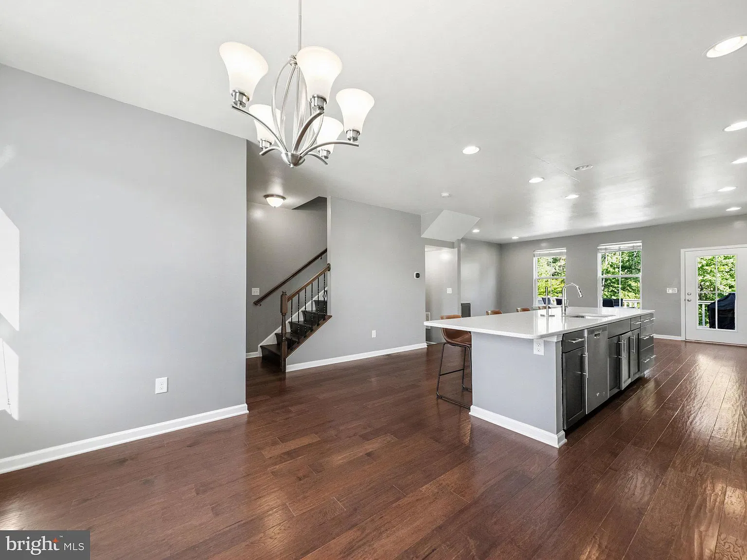 3 bed, 2.5 bath, 2052 sqft, $2,650 — Photo 2