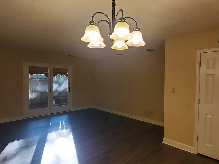 5918 King Charles Ct — Photo 7