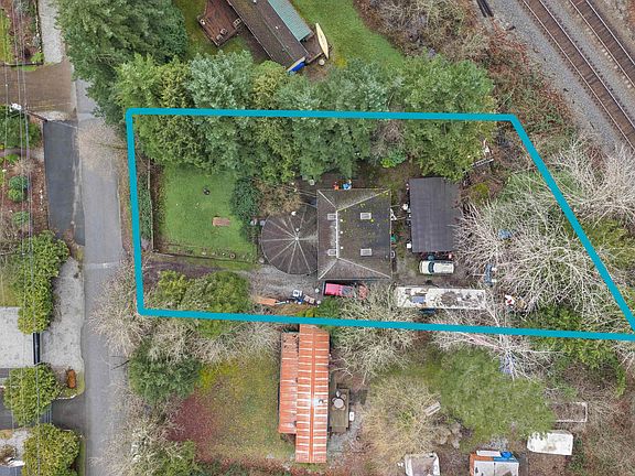 2nd image of 43739 Loch Rd