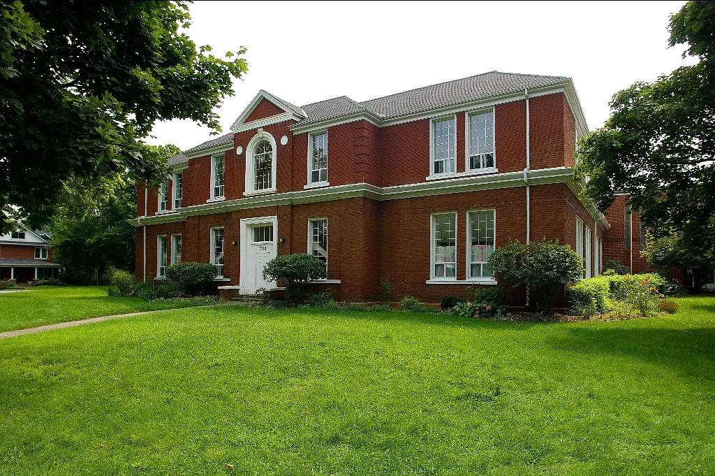 Building Photo - 704 Canboro Rd