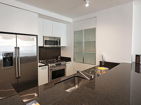 4th image of 330 W 39th St APT 26A