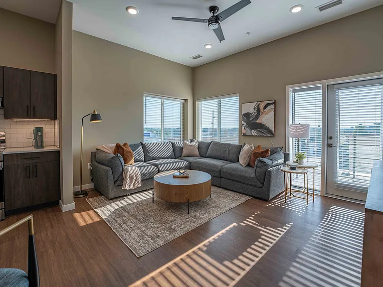 1364 E Battlefield Rd — Photo 148
