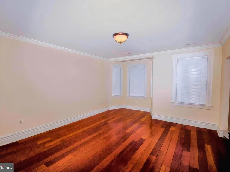 303 Charles St #2E — Photo 3
